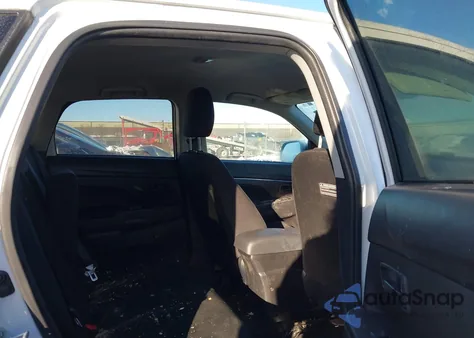 2015 Mitsubishi Outlander Sport Es z USA, uszkodzony, nr VIN 4A4AP3AU6FE029039